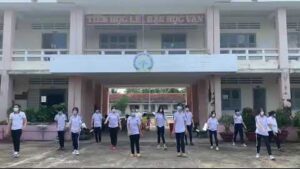 tap-the-hoc-sinh-truong-thpt-an