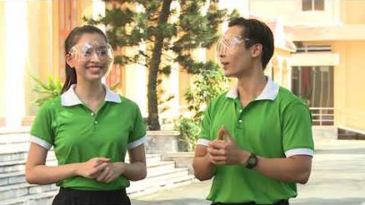 Tiểu Vy và Cao Xuân Tài áo xanh lá